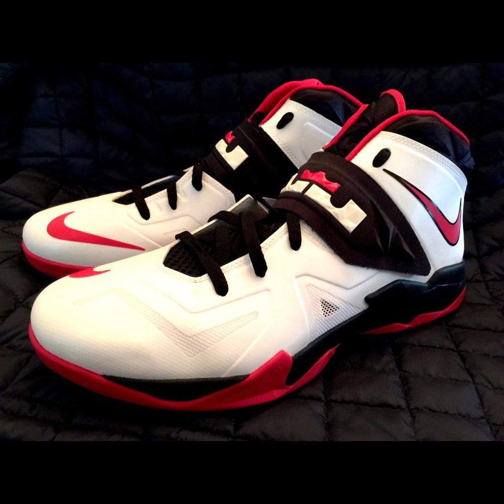 Nike Lebron James Soldier Basketball shoes